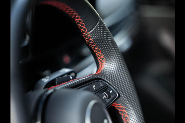 Audi A4 Avant 45 TFSI quattro edition one | B&O 3D Sound | Panorama dak | Matrix led | S Sports Seats | Head-up | Carbon inleg