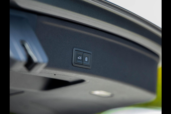 Audi A4 Avant 45 TFSI quattro edition one | B&O 3D Sound | Panorama dak | Matrix led | S Sports Seats | Head-up | Carbon inleg