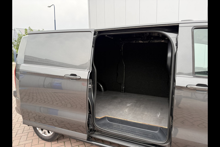 Volkswagen Transporter T7 2.0 TDI 170pk DSG L2H1 | IQ Light LED | Trekhaak