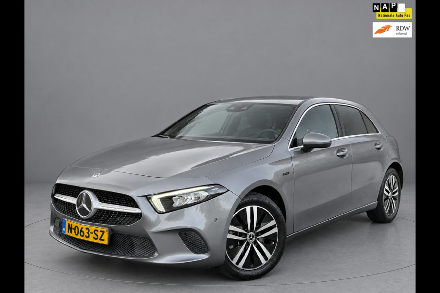 Mercedes-Benz A-Klasse 250 e Business Solution Luxury Limited, lederen sportint. Sfeerverlichting, camera, 1 e eigenaar, NL auto