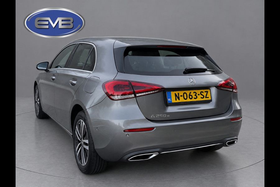 Mercedes-Benz A-Klasse 250 e Business Solution Luxury Limited, lederen sportint. Sfeerverlichting, camera, 1 e eigenaar, NL auto