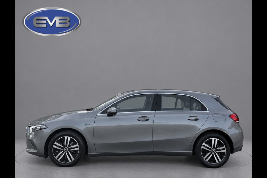 Mercedes-Benz A-Klasse 250 e Business Solution Luxury Limited, lederen sportint. Sfeerverlichting, camera, 1 e eigenaar, NL auto