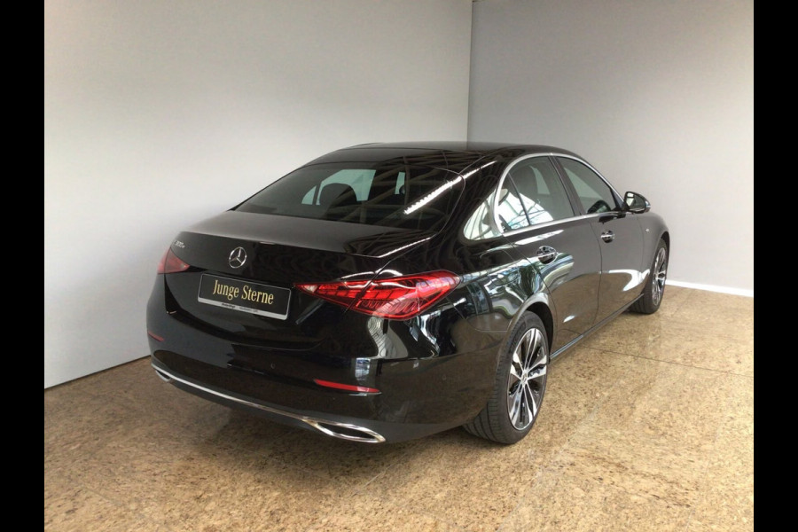 Mercedes-Benz C-Klasse 300e AVANTGARDE ** LED, MEMORY, TREKH, ACC, HuD, WINTERPACK, 18-inch LMV, KEYLESS ** Ex MB-AG - UNFALLFREI ** ** INFORMEER OOK NAAR ONZE AANTREKKELIJKE FINANCIAL-LEASE TARIEVEN **