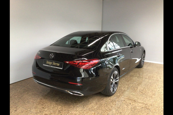 Mercedes-Benz C-Klasse 300e AVANTGARDE ** LED, MEMORY, TREKH, ACC, HuD, WINTERPACK, 18-inch LMV, KEYLESS ** Ex MB-AG - UNFALLFREI ** ** INFORMEER OOK NAAR ONZE AANTREKKELIJKE FINANCIAL-LEASE TARIEVEN **