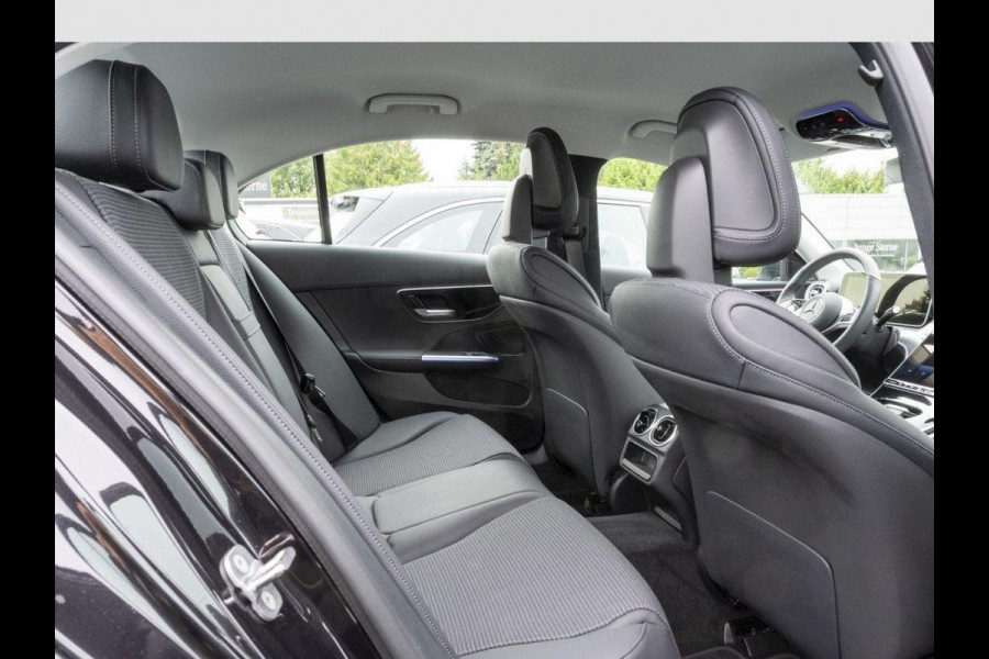 Mercedes-Benz C-Klasse 300e AVANTGARDE ** LED, MEMORY, TREKH, ACC, HuD, WINTERPACK, 18-inch LMV, KEYLESS ** Ex MB-AG - UNFALLFREI ** ** INFORMEER OOK NAAR ONZE AANTREKKELIJKE FINANCIAL-LEASE TARIEVEN **