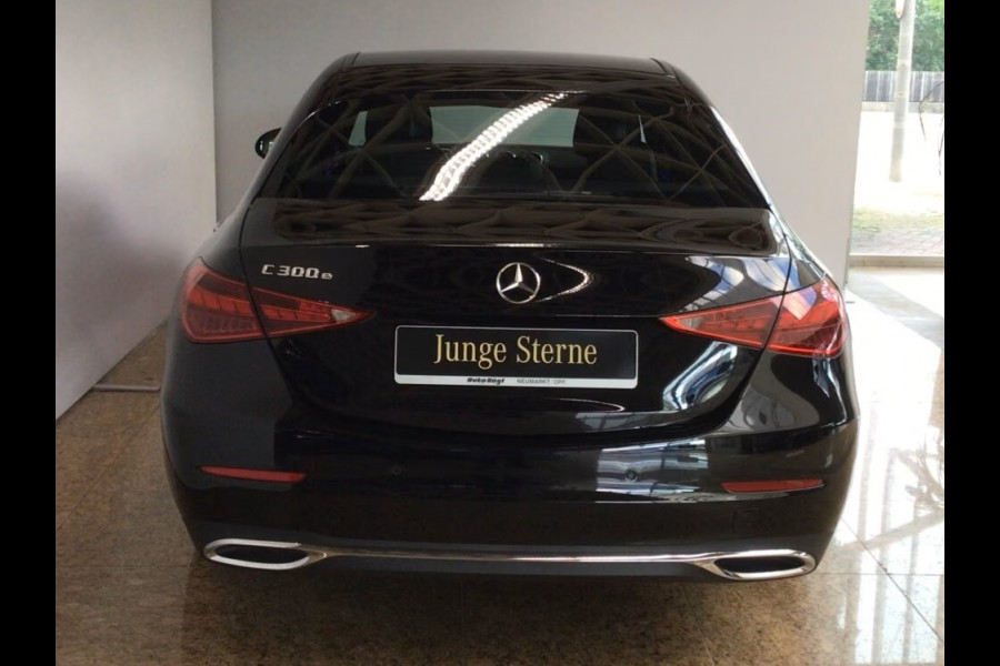 Mercedes-Benz C-Klasse 300e AVANTGARDE ** LED, MEMORY, TREKH, ACC, HuD, WINTERPACK, 18-inch LMV, KEYLESS ** Ex MB-AG - UNFALLFREI ** ** INFORMEER OOK NAAR ONZE AANTREKKELIJKE FINANCIAL-LEASE TARIEVEN **