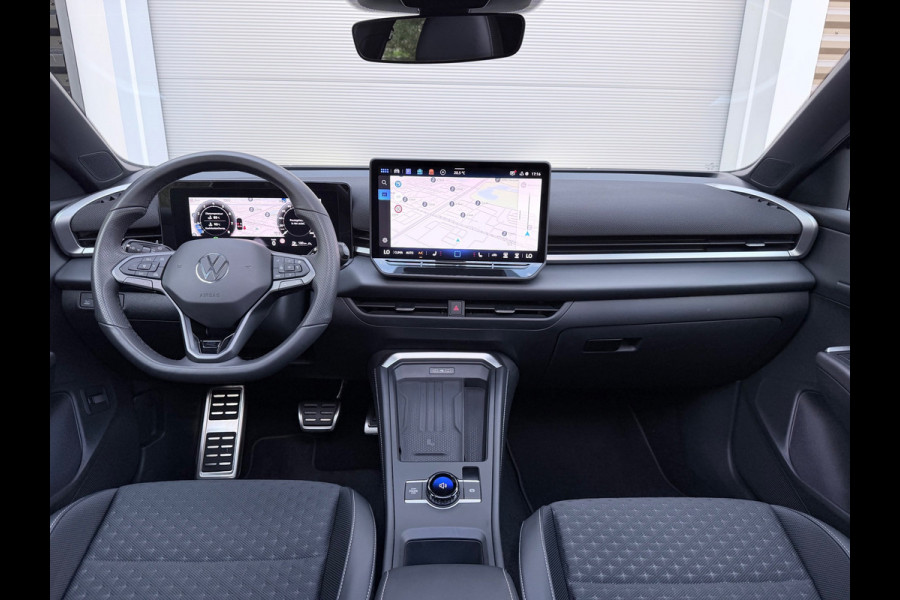 Volkswagen T-Roc 1.5 eTSI R-Line Pano/360/HuD/Sfeer