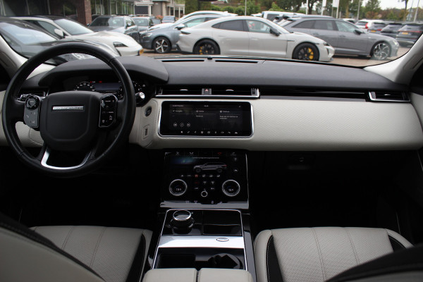 Land Rover Range Rover Velar 2.0 I4 Turbo AWD HSE / Trekhaak / Panoramadak / Camera / Keyless / Leder / 20'' / CarPlay / Matrix LED / Stoelverwarming / DAB / Dodehoek / Cruise Control