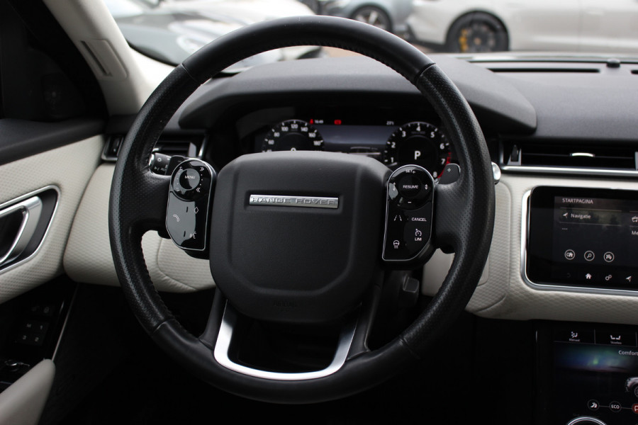 Land Rover Range Rover Velar 2.0 I4 Turbo AWD HSE / Trekhaak / Panoramadak / Camera / Keyless / Leder / 20'' / CarPlay / Matrix LED / Stoelverwarming / DAB / Dodehoek / Cruise Control