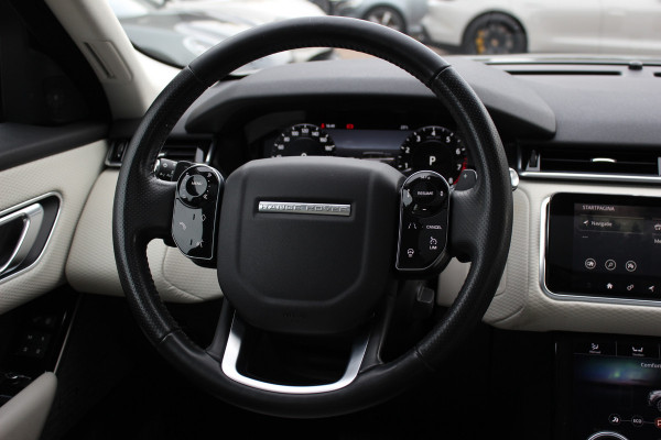 Land Rover Range Rover Velar 2.0 I4 Turbo AWD HSE / Trekhaak / Panoramadak / Camera / Keyless / Leder / 20'' / CarPlay / Matrix LED / Stoelverwarming / DAB / Dodehoek / Cruise Control