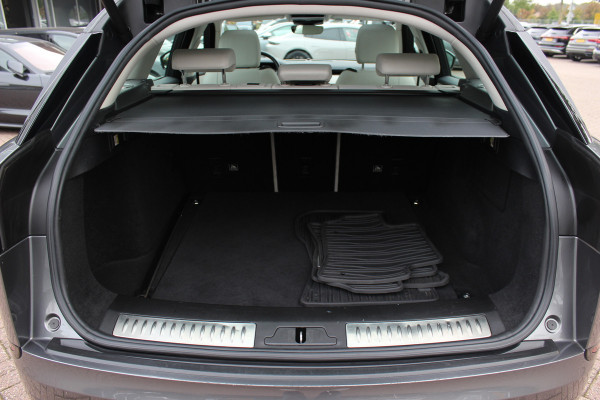 Land Rover Range Rover Velar 2.0 I4 Turbo AWD HSE / Trekhaak / Panoramadak / Camera / Keyless / Leder / 20'' / CarPlay / Matrix LED / Stoelverwarming / DAB / Dodehoek / Cruise Control