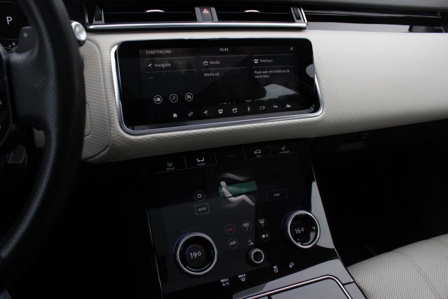 Land Rover Range Rover Velar 2.0 I4 Turbo AWD HSE / Trekhaak / Panoramadak / Camera / Keyless / Leder / 20'' / CarPlay / Matrix LED / Stoelverwarming / DAB / Dodehoek / Cruise Control