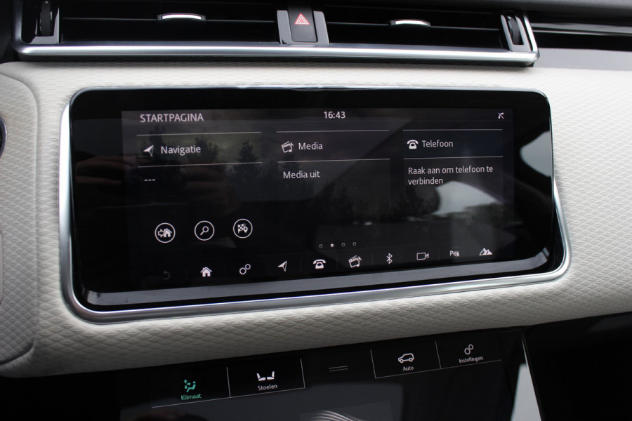 Land Rover Range Rover Velar 2.0 I4 Turbo AWD HSE / Trekhaak / Panoramadak / Camera / Keyless / Leder / 20'' / CarPlay / Matrix LED / Stoelverwarming / DAB / Dodehoek / Cruise Control