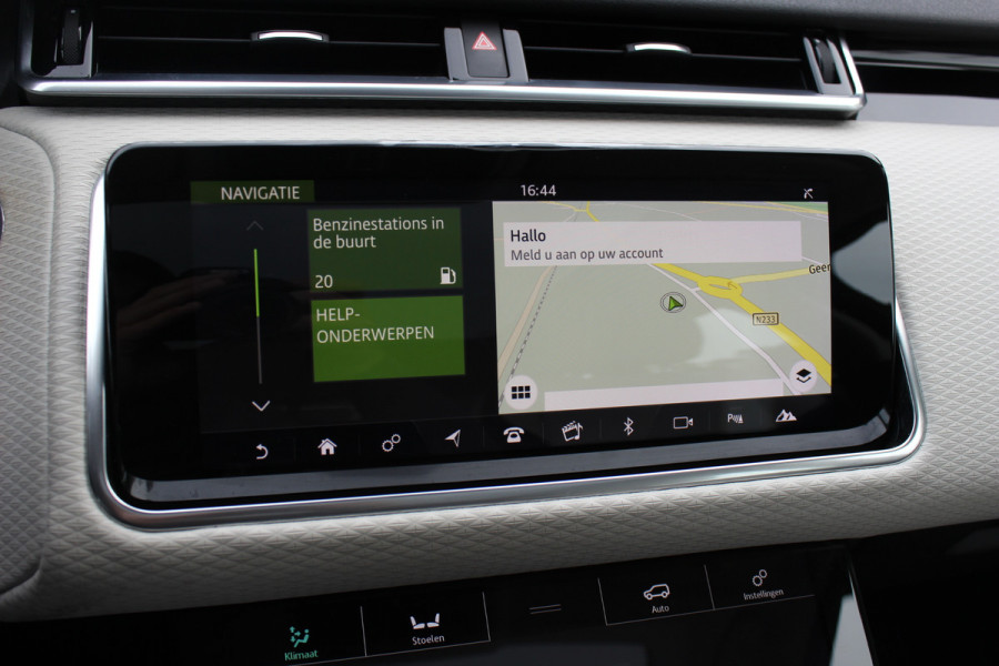 Land Rover Range Rover Velar 2.0 I4 Turbo AWD HSE / Trekhaak / Panoramadak / Camera / Keyless / Leder / 20'' / CarPlay / Matrix LED / Stoelverwarming / DAB / Dodehoek / Cruise Control
