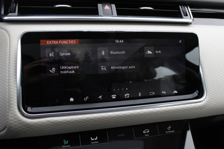 Land Rover Range Rover Velar 2.0 I4 Turbo AWD HSE / Trekhaak / Panoramadak / Camera / Keyless / Leder / 20'' / CarPlay / Matrix LED / Stoelverwarming / DAB / Dodehoek / Cruise Control