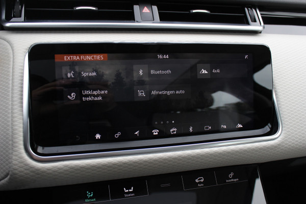 Land Rover Range Rover Velar 2.0 I4 Turbo AWD HSE / Trekhaak / Panoramadak / Camera / Keyless / Leder / 20'' / CarPlay / Matrix LED / Stoelverwarming / DAB / Dodehoek / Cruise Control