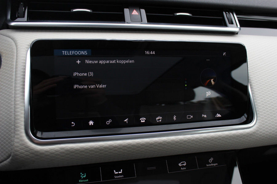 Land Rover Range Rover Velar 2.0 I4 Turbo AWD HSE / Trekhaak / Panoramadak / Camera / Keyless / Leder / 20'' / CarPlay / Matrix LED / Stoelverwarming / DAB / Dodehoek / Cruise Control