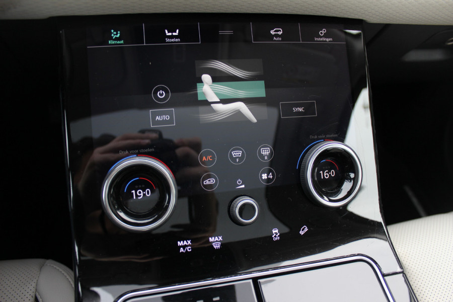 Land Rover Range Rover Velar 2.0 I4 Turbo AWD HSE / Trekhaak / Panoramadak / Camera / Keyless / Leder / 20'' / CarPlay / Matrix LED / Stoelverwarming / DAB / Dodehoek / Cruise Control