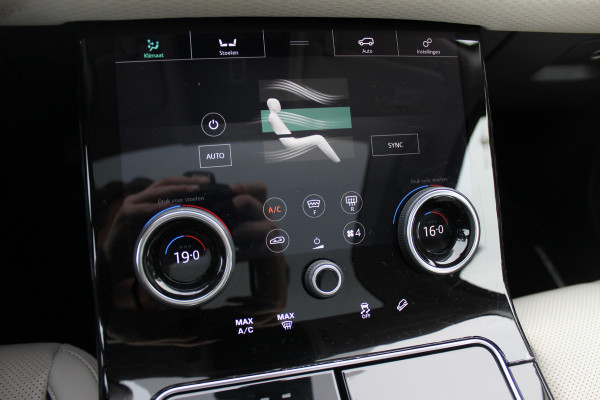 Land Rover Range Rover Velar 2.0 I4 Turbo AWD HSE / Trekhaak / Panoramadak / Camera / Keyless / Leder / 20'' / CarPlay / Matrix LED / Stoelverwarming / DAB / Dodehoek / Cruise Control