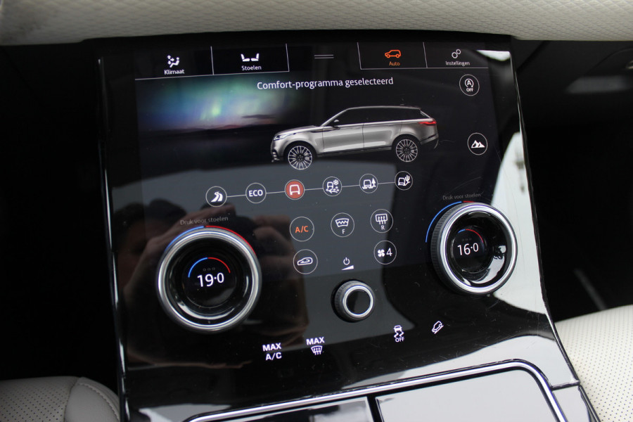 Land Rover Range Rover Velar 2.0 I4 Turbo AWD HSE / Trekhaak / Panoramadak / Camera / Keyless / Leder / 20'' / CarPlay / Matrix LED / Stoelverwarming / DAB / Dodehoek / Cruise Control