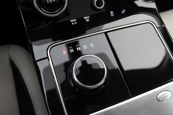 Land Rover Range Rover Velar 2.0 I4 Turbo AWD HSE / Trekhaak / Panoramadak / Camera / Keyless / Leder / 20'' / CarPlay / Matrix LED / Stoelverwarming / DAB / Dodehoek / Cruise Control