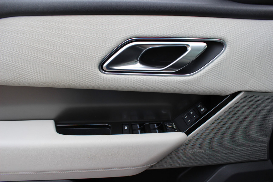 Land Rover Range Rover Velar 2.0 I4 Turbo AWD HSE / Trekhaak / Panoramadak / Camera / Keyless / Leder / 20'' / CarPlay / Matrix LED / Stoelverwarming / DAB / Dodehoek / Cruise Control