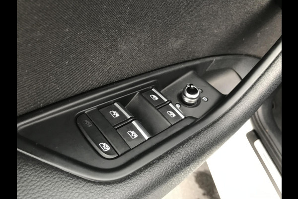Audi A4 Avant 40 TFSI S edition Competition Navi Camera Stoelv.