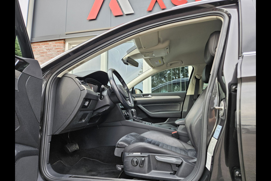 Volkswagen Passat Variant 1.5 TSI Highline Business R Trekhaak! Automaat! Camera! Carplay! Mooie/Nette Auto!