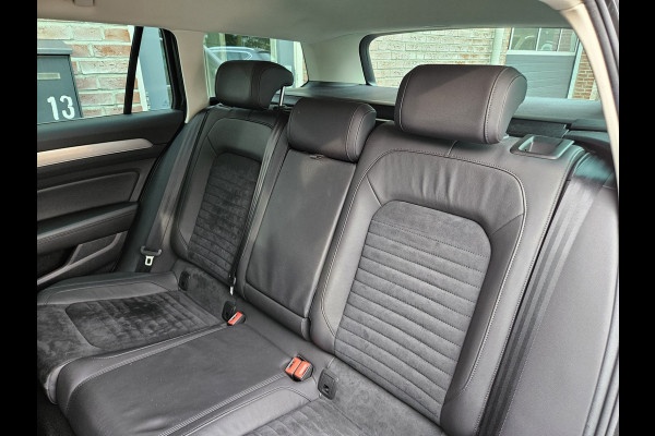 Volkswagen Passat Variant 1.5 TSI Highline Business R Trekhaak! Automaat! Camera! Carplay! Mooie/Nette Auto!