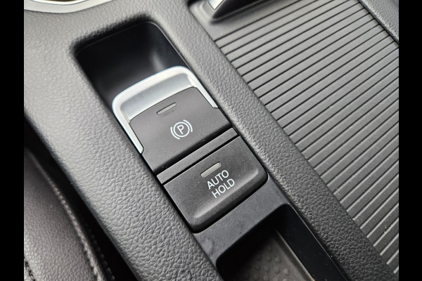 Volkswagen Passat Variant 1.5 TSI Highline Business R Trekhaak! Automaat! Camera! Carplay! Mooie/Nette Auto!