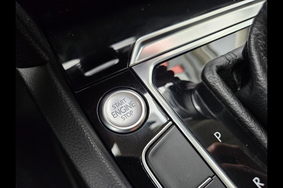 Volkswagen Passat Variant 1.5 TSI Highline Business R Trekhaak! Automaat! Camera! Carplay! Mooie/Nette Auto!