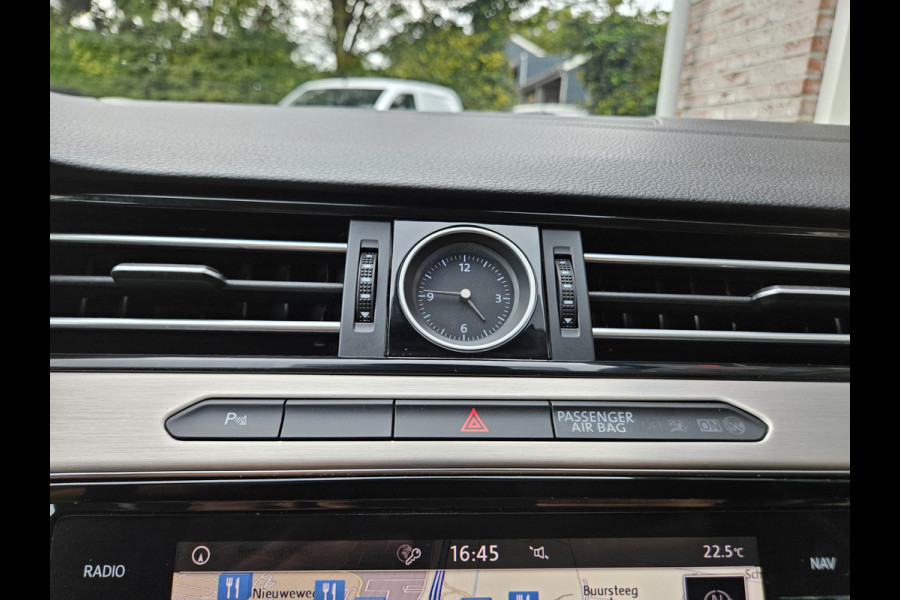 Volkswagen Passat Variant 1.5 TSI Highline Business R Trekhaak! Automaat! Camera! Carplay! Mooie/Nette Auto!