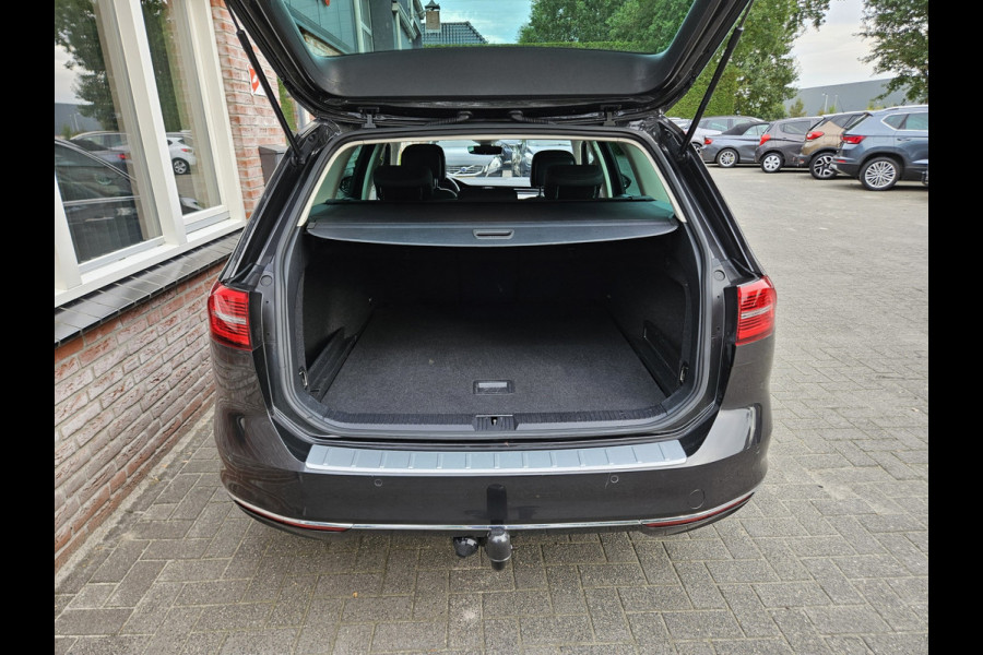 Volkswagen Passat Variant 1.5 TSI Highline Business R Trekhaak! Automaat! Camera! Carplay! Mooie/Nette Auto!