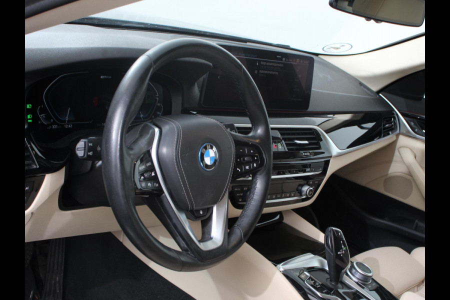 BMW 5 Serie Touring 530e High Executive Automaat SoH 88% Trekhaak Leder Navigatie Camera Adaptive Cruise Control Apple Carplay Android Auto Elektrisch Verstelbare Stoelen Stoelverwarming Climate Control Lichtmetalen velgen
