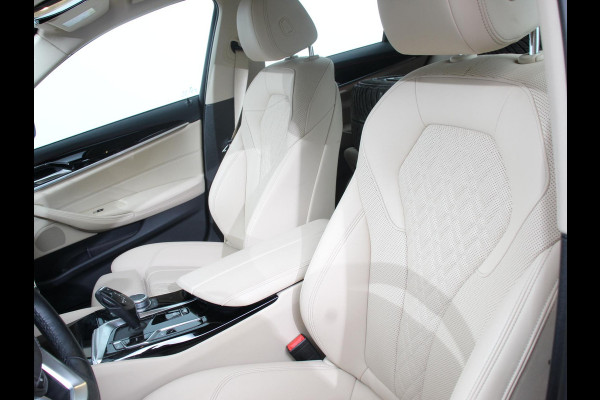 BMW 5 Serie Touring 530e High Executive Automaat SoH 88% Trekhaak Leder Navigatie Camera Adaptive Cruise Control Apple Carplay Android Auto Elektrisch Verstelbare Stoelen Stoelverwarming Climate Control Lichtmetalen velgen