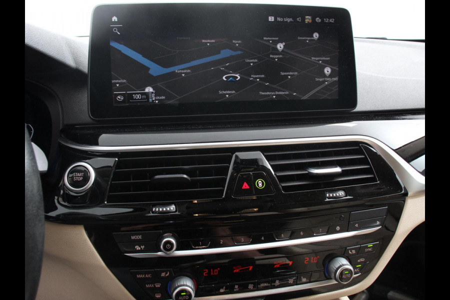 BMW 5 Serie Touring 530e High Executive Automaat SoH 88% Trekhaak Leder Navigatie Camera Adaptive Cruise Control Apple Carplay Android Auto Elektrisch Verstelbare Stoelen Stoelverwarming Climate Control Lichtmetalen velgen