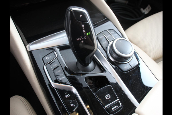 BMW 5 Serie Touring 530e High Executive Automaat SoH 88% Trekhaak Leder Navigatie Camera Adaptive Cruise Control Apple Carplay Android Auto Elektrisch Verstelbare Stoelen Stoelverwarming Climate Control Lichtmetalen velgen