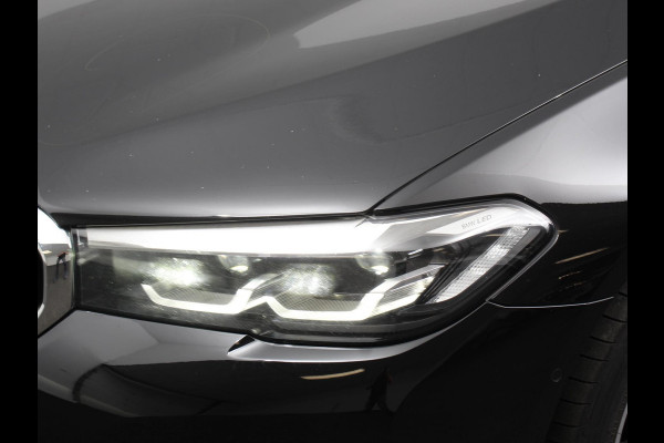 BMW 5 Serie Touring 530e High Executive Automaat SoH 88% Trekhaak Leder Navigatie Camera Adaptive Cruise Control Apple Carplay Android Auto Elektrisch Verstelbare Stoelen Stoelverwarming Climate Control Lichtmetalen velgen