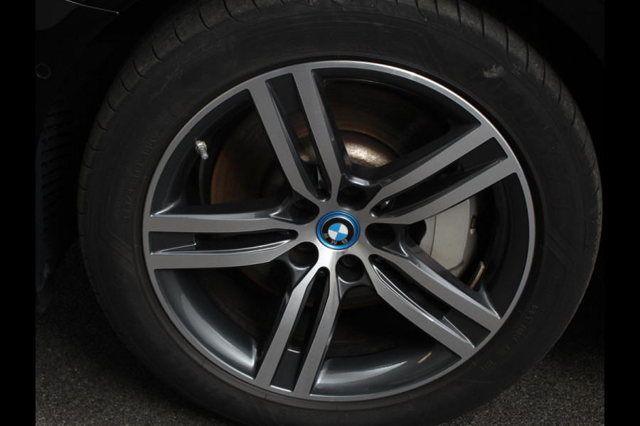 BMW 5 Serie Touring 530e High Executive Automaat SoH 88% Trekhaak Leder Navigatie Camera Adaptive Cruise Control Apple Carplay Android Auto Elektrisch Verstelbare Stoelen Stoelverwarming Climate Control Lichtmetalen velgen