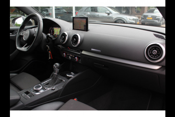 Audi A3 Limousine 1.5 TFSI CoD Sport S Line Edition / Virtual Cockpit / Navigatie / Parkeerhulp V+A / 19'' / Zwart optiek / Cruise Control / Stoelverwarming