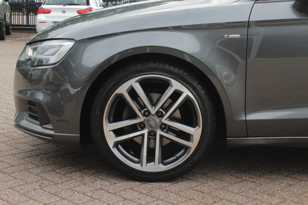 Audi A3 Limousine 1.5 TFSI CoD Sport S Line Edition / Virtual Cockpit / Navigatie / Parkeerhulp V+A / 19'' / Zwart optiek / Cruise Control / Stoelverwarming