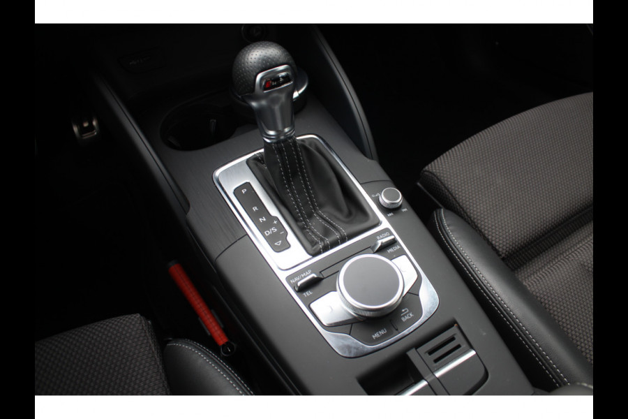 Audi A3 Limousine 1.5 TFSI CoD Sport S Line Edition / Virtual Cockpit / Navigatie / Parkeerhulp V+A / 19'' / Zwart optiek / Cruise Control / Stoelverwarming