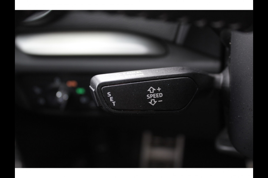 Audi A3 Limousine 1.5 TFSI CoD Sport S Line Edition / Virtual Cockpit / Navigatie / Parkeerhulp V+A / 19'' / Zwart optiek / Cruise Control / Stoelverwarming