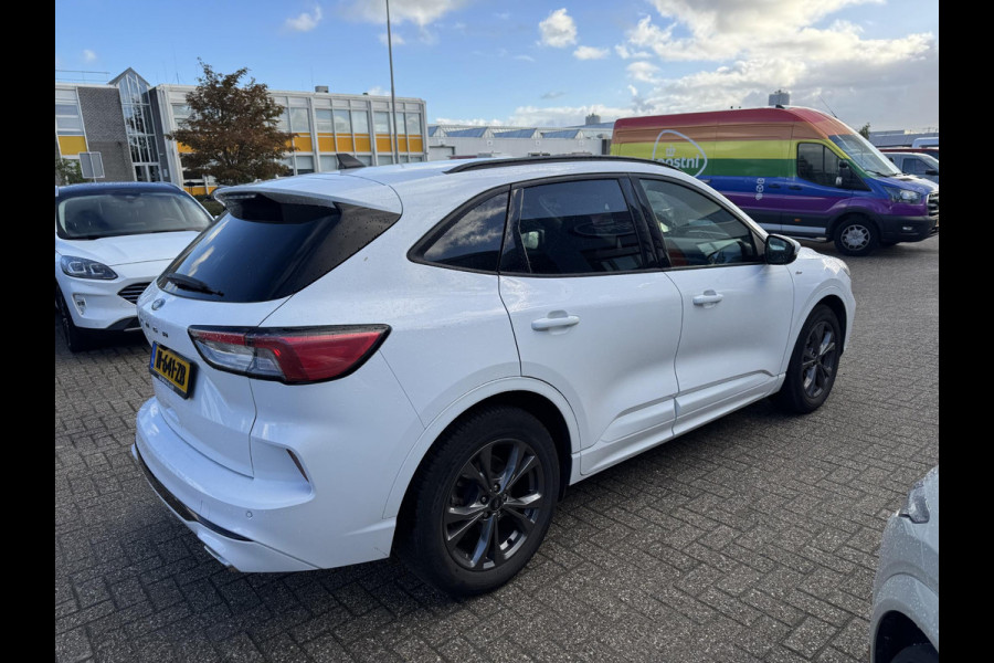 Ford Kuga 1.5 EcoBoost ST-Line 150pk | Trekhaak Wegklapbaar | Winter Pack | Navigatie | 1.800kg Trekgewicht | Elek. Achterklep