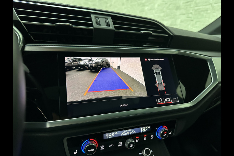 Audi Q3 Sportback 45 TFSI e S-Line | Panorama | ACC | Trekhaak | Carplay | Camera | Black-Optic | Sportstoelen | Stoelverwarming | Navi | MMi+ | Zwarte Hemel | Virtual-Cockpit | Lane Assist | Dodehoek | Getint Glas | Climate Control | Standkachel |