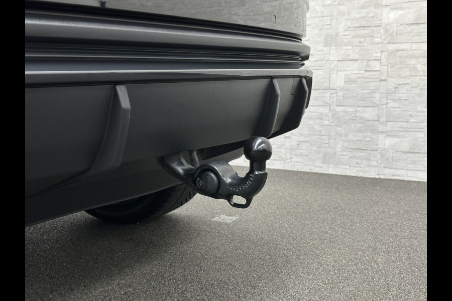 Audi Q3 Sportback 45 TFSI e S-Line | Panorama | ACC | Trekhaak | Carplay | Camera | Black-Optic | Sportstoelen | Stoelverwarming | Navi | MMi+ | Zwarte Hemel | Virtual-Cockpit | Lane Assist | Dodehoek | Getint Glas | Climate Control | Standkachel |