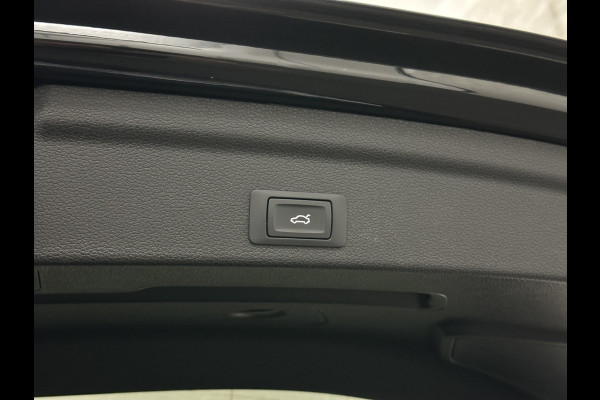 Audi Q3 Sportback 45 TFSI e S-Line | Panorama | ACC | Trekhaak | Carplay | Camera | Black-Optic | Sportstoelen | Stoelverwarming | Navi | MMi+ | Zwarte Hemel | Virtual-Cockpit | Lane Assist | Dodehoek | Getint Glas | Climate Control | Standkachel |