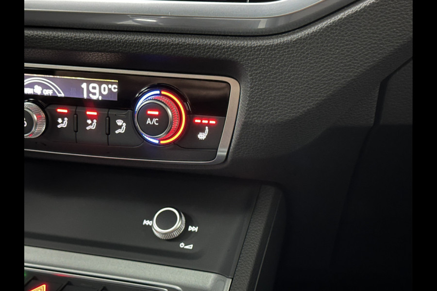 Audi Q3 Sportback 45 TFSI e S-Line | Panorama | ACC | Trekhaak | Carplay | Camera | Black-Optic | Sportstoelen | Stoelverwarming | Navi | MMi+ | Zwarte Hemel | Virtual-Cockpit | Lane Assist | Dodehoek | Getint Glas | Climate Control | Standkachel |
