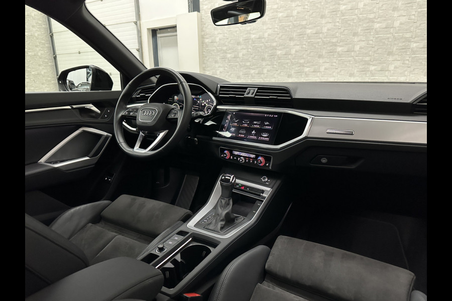 Audi Q3 Sportback 45 TFSI e S-Line | Panorama | ACC | Trekhaak | Carplay | Camera | Black-Optic | Sportstoelen | Stoelverwarming | Navi | MMi+ | Zwarte Hemel | Virtual-Cockpit | Lane Assist | Dodehoek | Getint Glas | Climate Control | Standkachel |