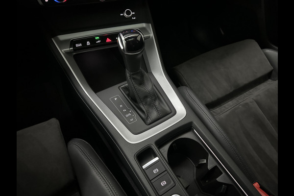 Audi Q3 Sportback 45 TFSI e S-Line | Panorama | ACC | Trekhaak | Carplay | Camera | Black-Optic | Sportstoelen | Stoelverwarming | Navi | MMi+ | Zwarte Hemel | Virtual-Cockpit | Lane Assist | Dodehoek | Getint Glas | Climate Control | Standkachel |